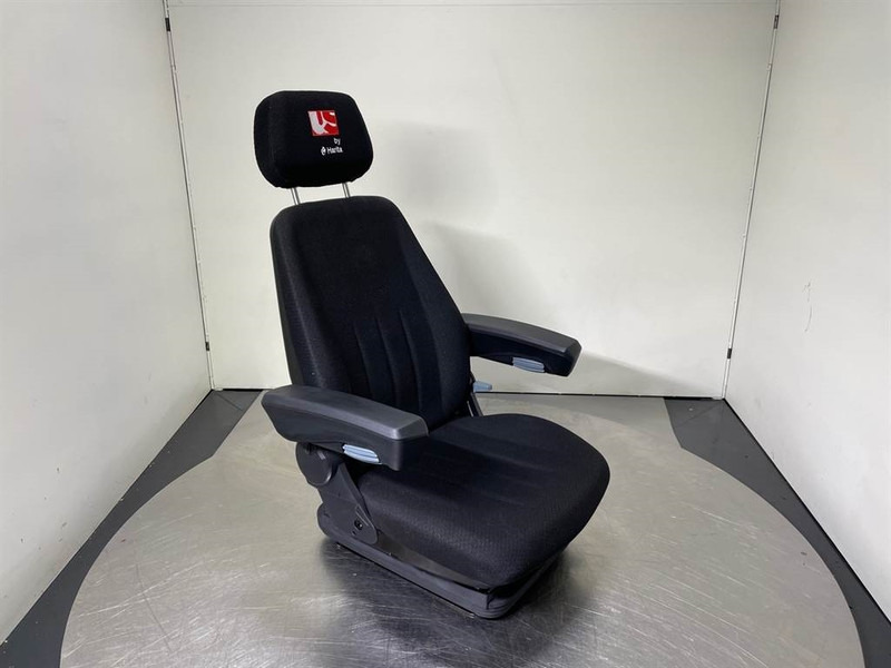 United Seats HIGHLANDER FABRIC 12V-Driver seat/Fahrersitz - الكابينة والداخلية - آلات الإنشاء: صورة 2 United Seats HIGHLANDER FABRIC 12V-Driver seat/Fahrersitz - الكابينة والداخلية - آلات الإنشاء: صورة 2