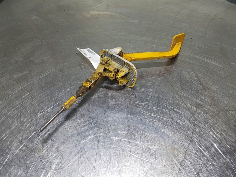 Zettelmeyer ZL1001 - Brake pedal - الكابينة والداخلية - آلات الإنشاء: صورة 2 Zettelmeyer ZL1001 - Brake pedal - الكابينة والداخلية - آلات الإنشاء: صورة 2