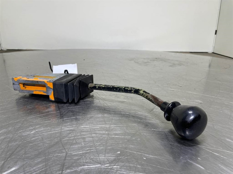 Zettelmeyer ZL801 - Levers/Hebels/Hendels - الكابينة والداخلية - آلات الإنشاء: صورة 1 Zettelmeyer ZL801 - Levers/Hebels/Hendels - الكابينة والداخلية - آلات الإنشاء: صورة 1