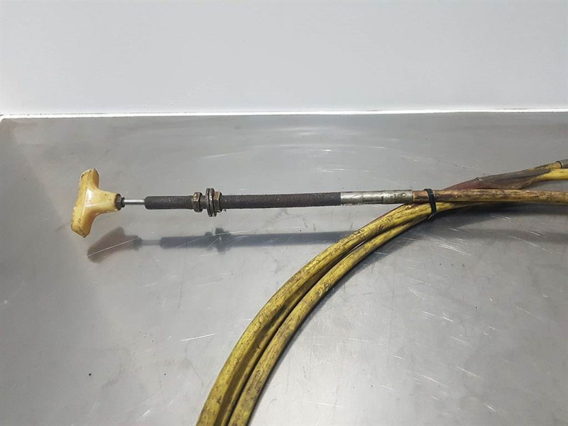 Zettelmeyer ZL801 - Stop cable/Abstellzug/Stopzetkabel - إطار هيكلي/ إطار معدني - آلات الإنشاء: صورة 3 Zettelmeyer ZL801 - Stop cable/Abstellzug/Stopzetkabel - إطار هيكلي/ إطار معدني - آلات الإنشاء: صورة 3