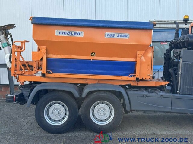 Multicar M30 6x4 3 Achsen Winterdienst Schild +Streuer - شاحنة توصيل مغلقة: صورة 3 Multicar M30 6x4 3 Achsen Winterdienst Schild +Streuer - شاحنة توصيل مغلقة: صورة 3