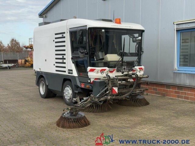Ravo 540 3 Besensystem Sweeper + Sprühen 50 Km/h - سياره كنس شوارع: صورة 2 Ravo 540 3 Besensystem Sweeper + Sprühen 50 Km/h - سياره كنس شوارع: صورة 2