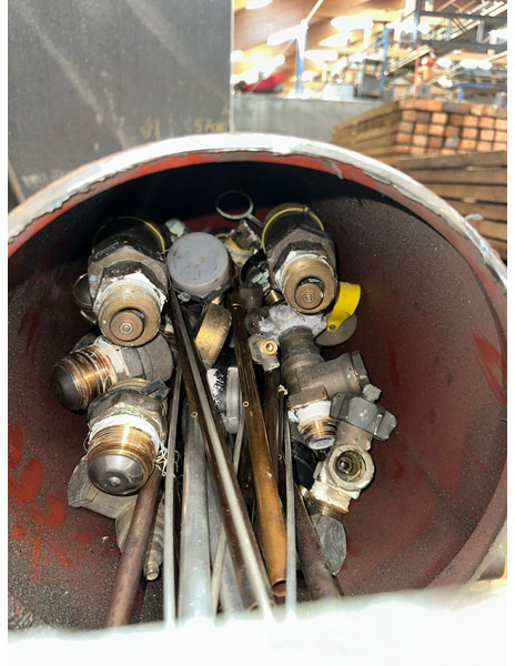 FULL TRAILER LOADED WITH LPG TANKS - نصف مقطورة بستائر جانبية: صورة 3 FULL TRAILER LOADED WITH LPG TANKS - نصف مقطورة بستائر جانبية: صورة 3