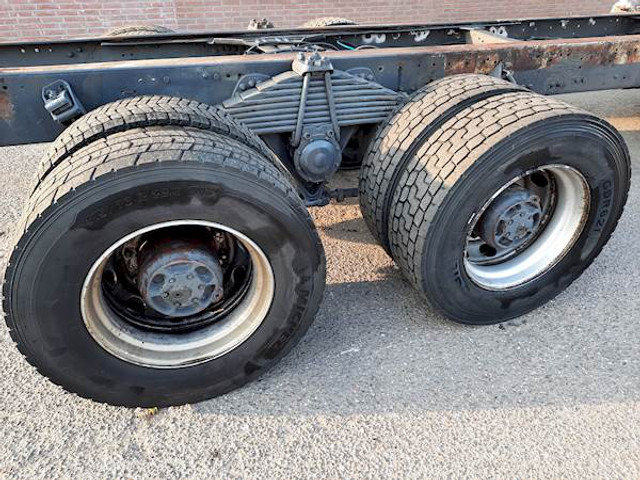 Volvo F 12 6*4 STEEL SUSPENSION - شاحنة بهيكل معدني للمقصورة: صورة 2 Volvo F 12 6*4 STEEL SUSPENSION - شاحنة بهيكل معدني للمقصورة: صورة 2