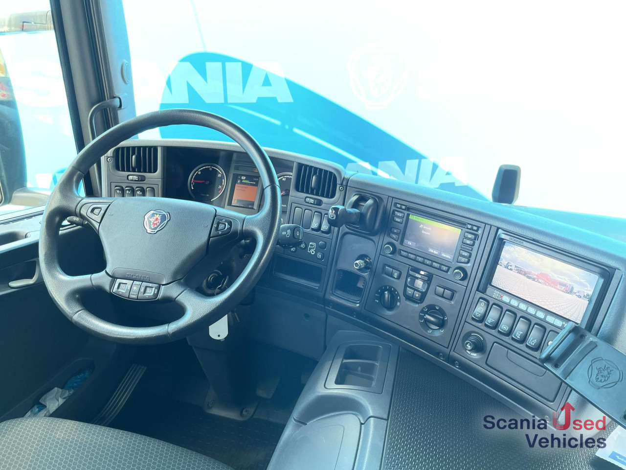 SCANIA P 320 DB4x2MNB RETARDER FULL AIR CURTAIN TAILLIFT - شاحنات مسطحة: صورة 5 SCANIA P 320 DB4x2MNB RETARDER FULL AIR CURTAIN TAILLIFT - شاحنات مسطحة: صورة 5