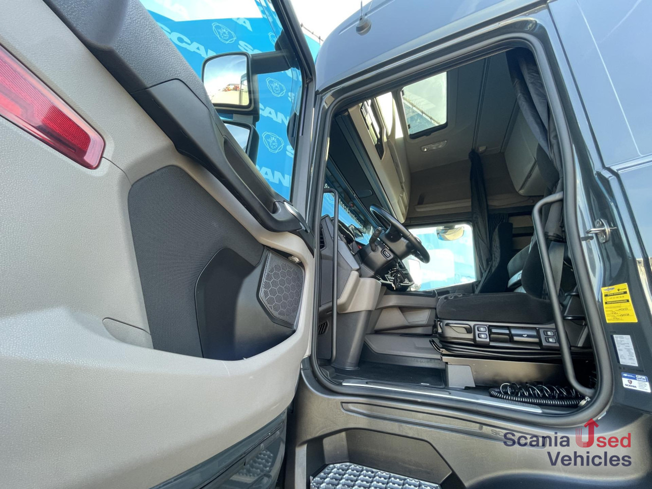 SCANIA R 460 A4x2EB RETARDER MEGA VOLUME P-AIRCO SUPER - مقطورة السحب: صورة 2 SCANIA R 460 A4x2EB RETARDER MEGA VOLUME P-AIRCO SUPER - مقطورة السحب: صورة 2