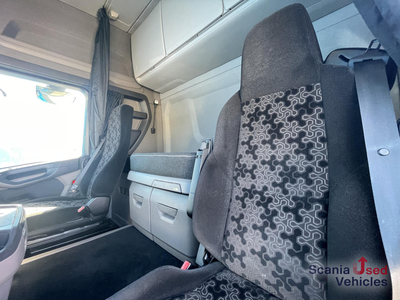 SCANIA R 460 A4x2EB RETARDER MEGA VOLUME P-AIRCO SUPER - مقطورة السحب: صورة 4 SCANIA R 460 A4x2EB RETARDER MEGA VOLUME P-AIRCO SUPER - مقطورة السحب: صورة 4