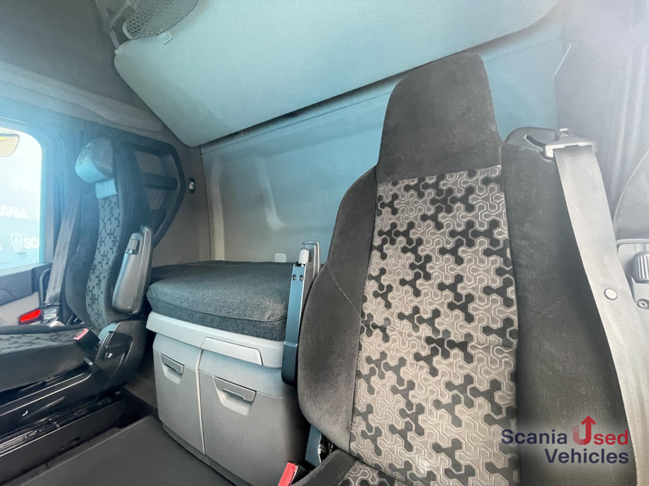 SCANIA S 450 A4x2NA DIFF-L RETARDER PARK AIRCO ACC - رأس تريلا: صورة 4 SCANIA S 450 A4x2NA DIFF-L RETARDER PARK AIRCO ACC - رأس تريلا: صورة 4
