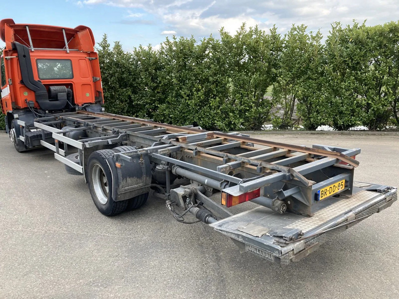 DAF CF65.180 Euro3 Manual / Laadklep - شاحنة بهيكل معدني للمقصورة: صورة 4 DAF CF65.180 Euro3 Manual / Laadklep - شاحنة بهيكل معدني للمقصورة: صورة 4