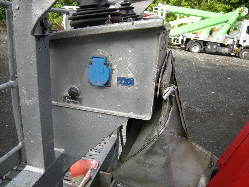 منصة محمولة مثبتة على الشاحنة Arbeitsbühne Snorkelift SB-47JRT, AH  16m: صورة 27 منصة محمولة مثبتة على الشاحنة Arbeitsbühne Snorkelift SB-47JRT, AH  16m: صورة 27