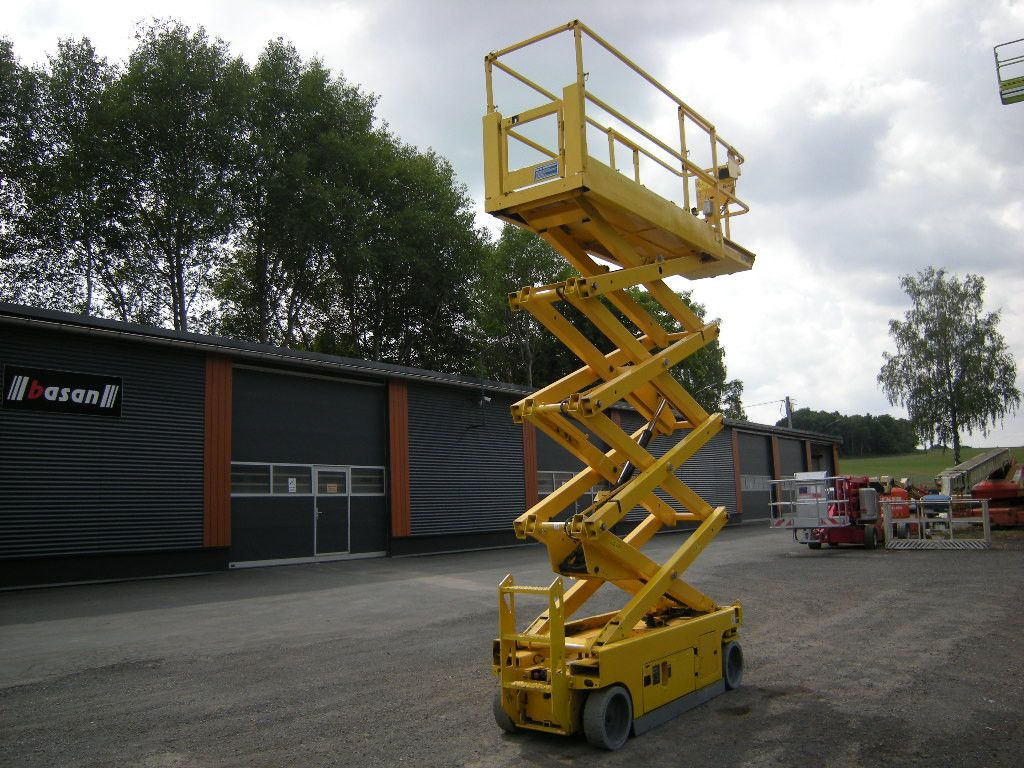 Genie GS 2632, Scherenarbeitsbühne Genie 10 m - منصة محمولة مثبتة على الشاحنة: صورة 2 Genie GS 2632, Scherenarbeitsbühne Genie 10 m - منصة محمولة مثبتة على الشاحنة: صورة 2