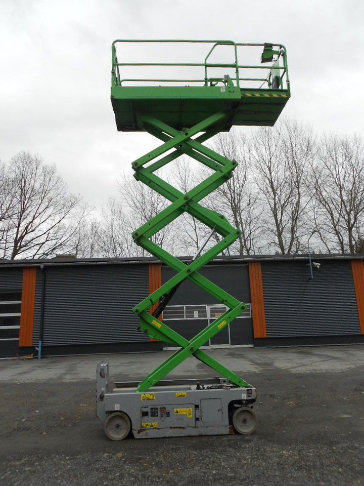 Genie GS 2646, Scherenarbeitsbühne Genie 9,9 m - منصة محمولة مثبتة على الشاحنة: صورة 1 Genie GS 2646, Scherenarbeitsbühne Genie 9,9 m - منصة محمولة مثبتة على الشاحنة: صورة 1