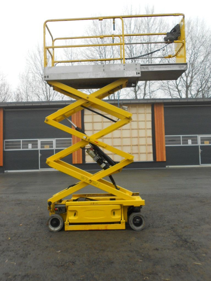 JLG 1930 ES, Scherenarbeitsbühne AH 8 m - منصة محمولة مثبتة على الشاحنة: صورة 1 JLG 1930 ES, Scherenarbeitsbühne AH 8 m - منصة محمولة مثبتة على الشاحنة: صورة 1