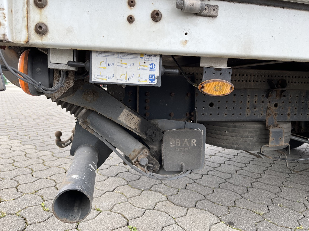 FUSO Canter 7C18 4x2 Ladebordwand Getriebeschaden - شاحنة مغلقة بستائر جانبية: صورة 5 FUSO Canter 7C18 4x2 Ladebordwand Getriebeschaden - شاحنة مغلقة بستائر جانبية: صورة 5