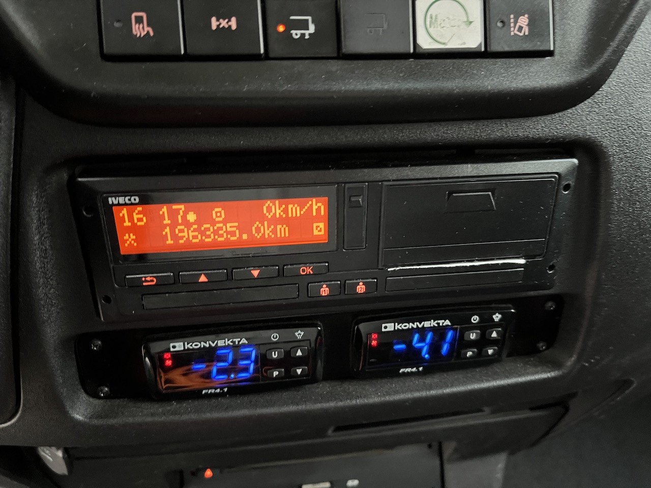 Iveco 70C18 Daily Tiefkühlkoffer mit Ladebordwand - شاحنة توصيل مبردة: صورة 2 Iveco 70C18 Daily Tiefkühlkoffer mit Ladebordwand - شاحنة توصيل مبردة: صورة 2