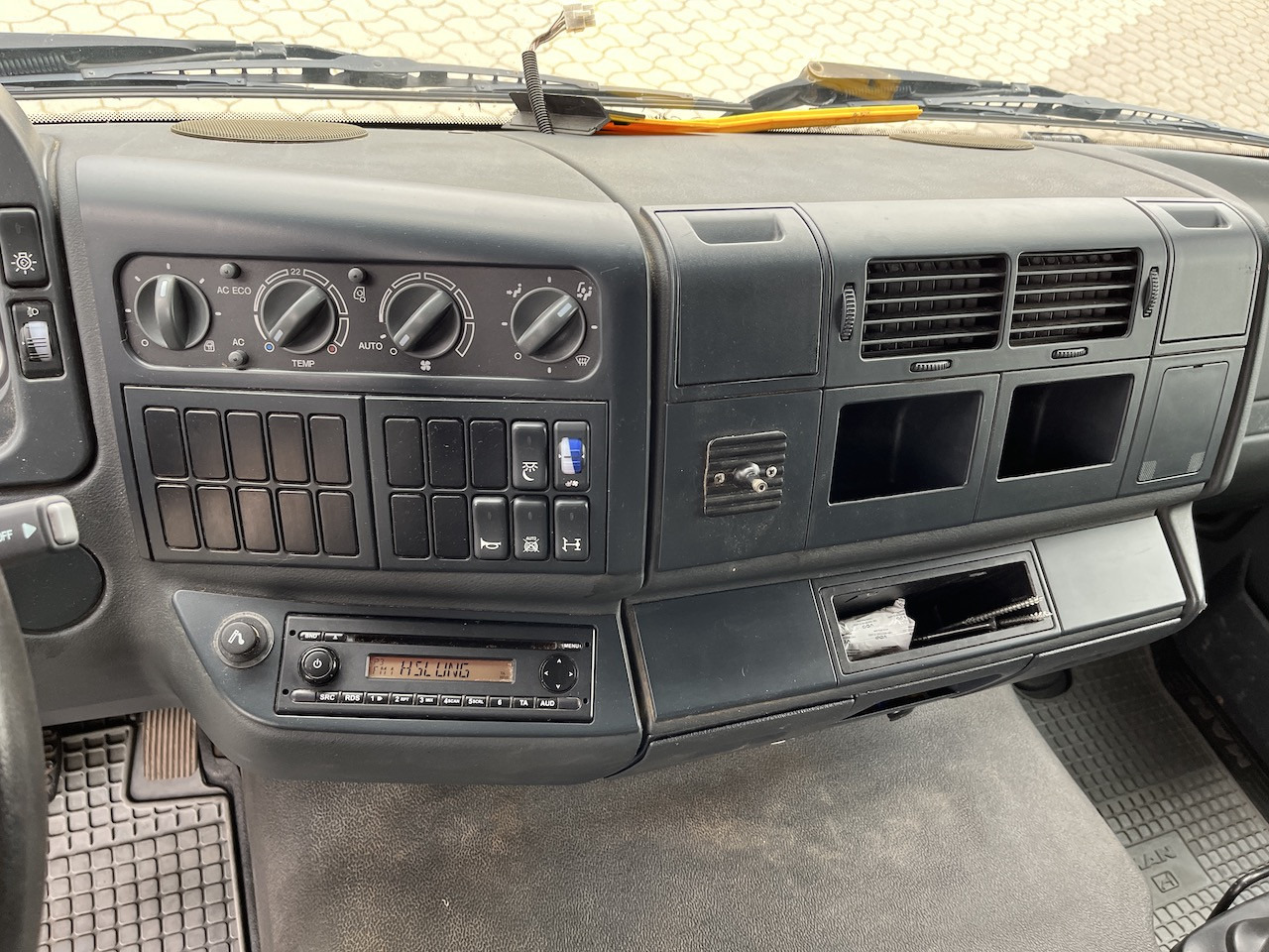 MAN TGL 8.220 4x2 Pritsche AHK - شاحنة توصيل مفتوحة: صورة 2 MAN TGL 8.220 4x2 Pritsche AHK - شاحنة توصيل مفتوحة: صورة 2