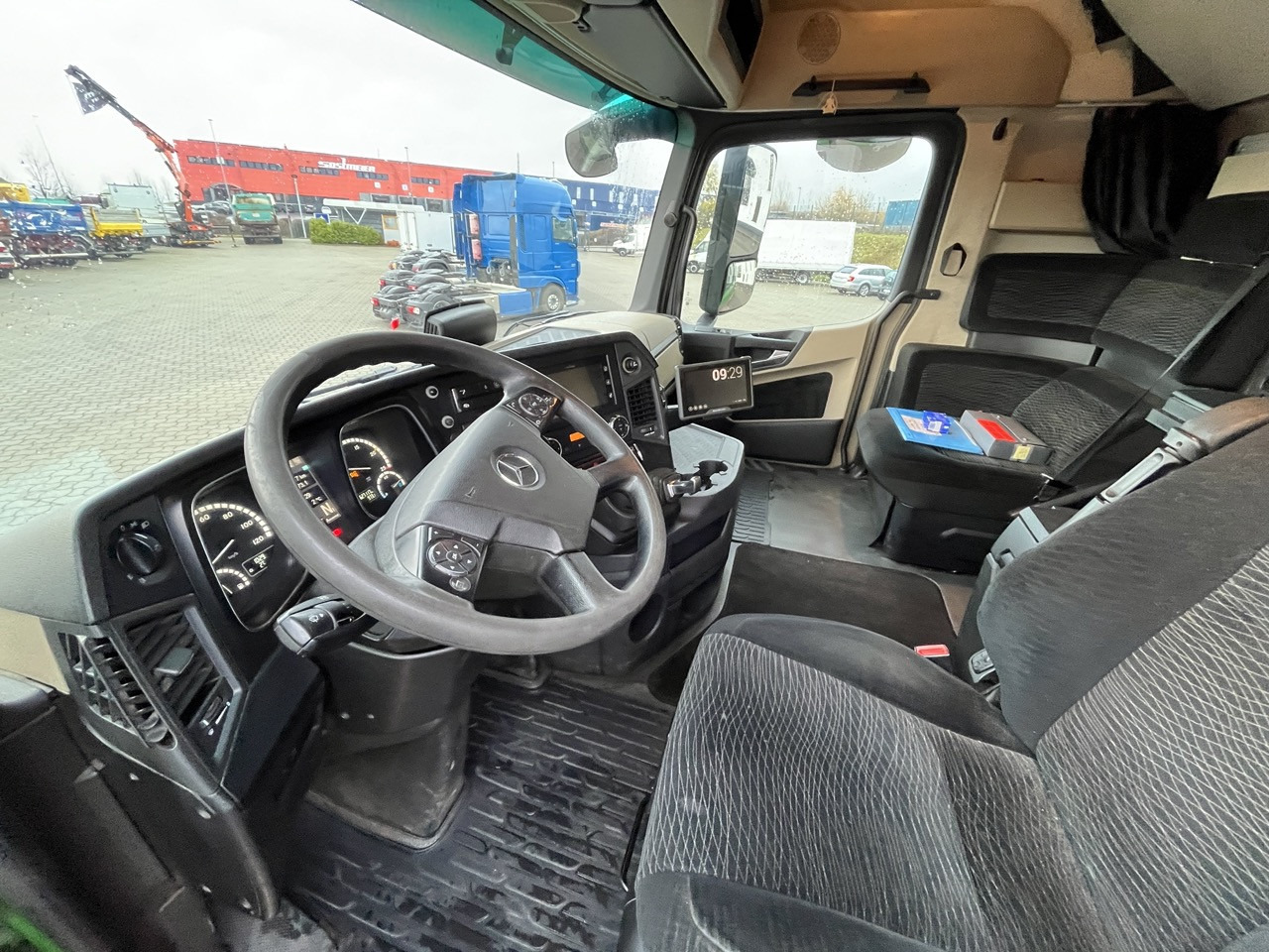 Mercedes-Benz Actros 2745 6x2 Gergen 21 70 Abrollkipper - شاحنة برافعة خطافية: صورة 3 Mercedes-Benz Actros 2745 6x2 Gergen 21 70 Abrollkipper - شاحنة برافعة خطافية: صورة 3