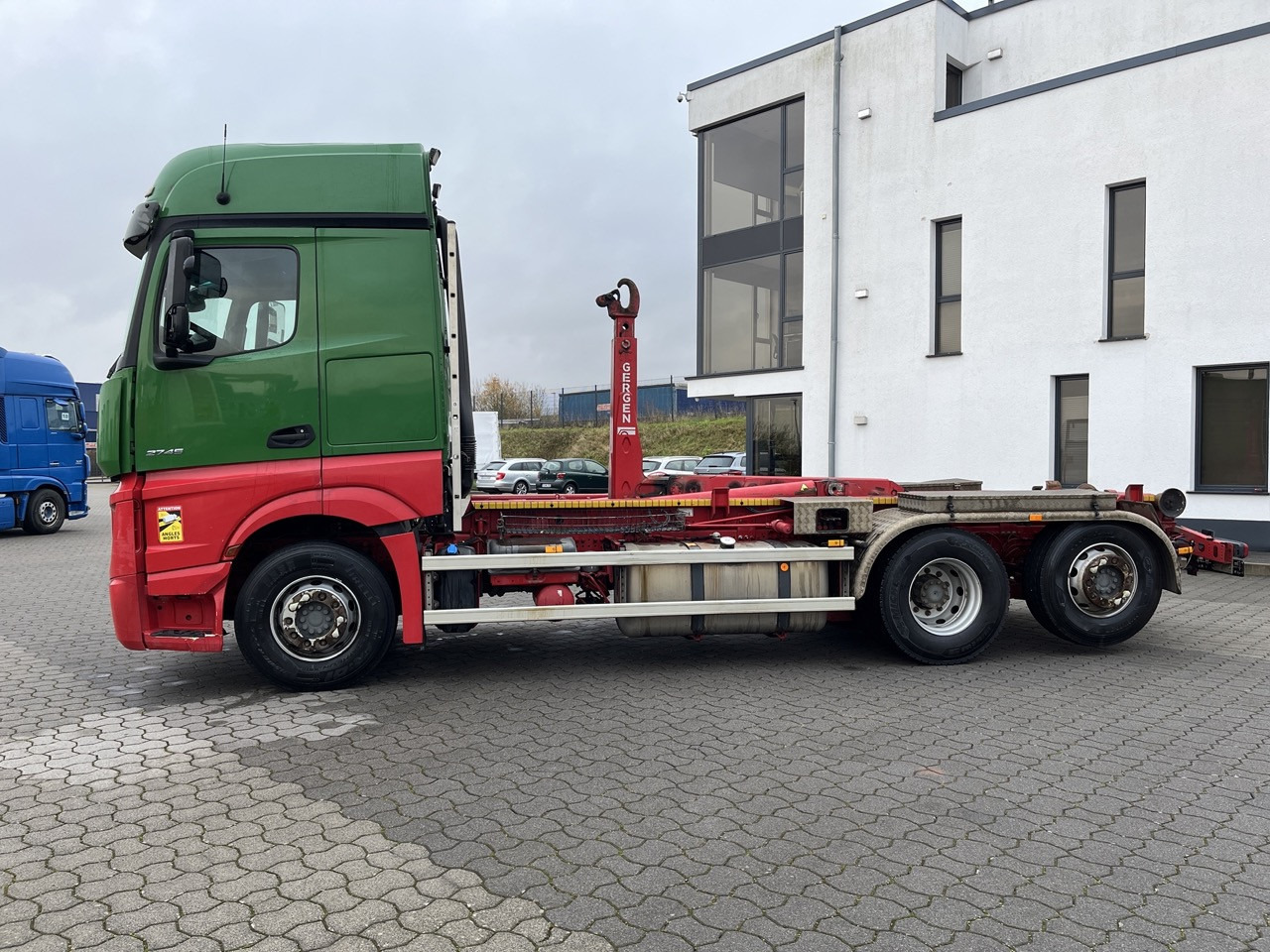 Mercedes-Benz Actros 2745 6x2 Gergen 21 70 Abrollkipper - شاحنة برافعة خطافية: صورة 5 Mercedes-Benz Actros 2745 6x2 Gergen 21 70 Abrollkipper - شاحنة برافعة خطافية: صورة 5