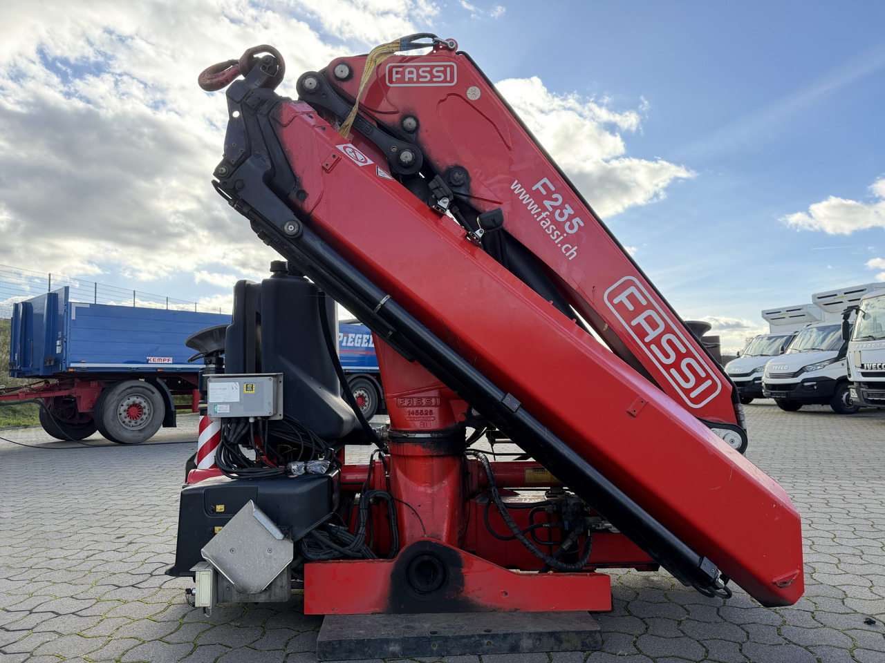 Palfinger FASSI F 235 A.2.23 Kran + Funk - ونش كرين: صورة 1 Palfinger FASSI F 235 A.2.23 Kran + Funk - ونش كرين: صورة 1