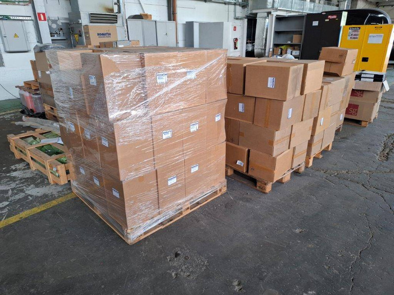 Komatsu 6125-81-7032 - محرك - آلات الإنشاء: صورة 2 Komatsu 6125-81-7032 - محرك - آلات الإنشاء: صورة 2