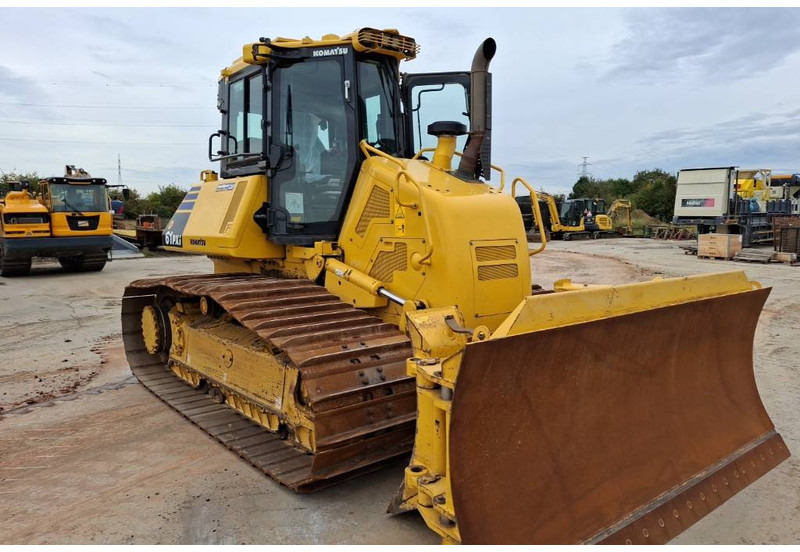 Komatsu D61PXI-24E0 - بلدوزر: صورة 1 Komatsu D61PXI-24E0 - بلدوزر: صورة 1