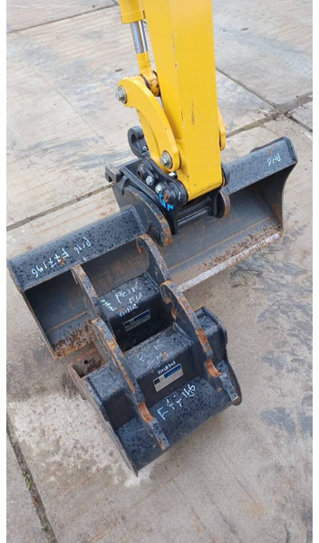 Komatsu PC16R-3HS - حفار صغير: صورة 3 Komatsu PC16R-3HS - حفار صغير: صورة 3