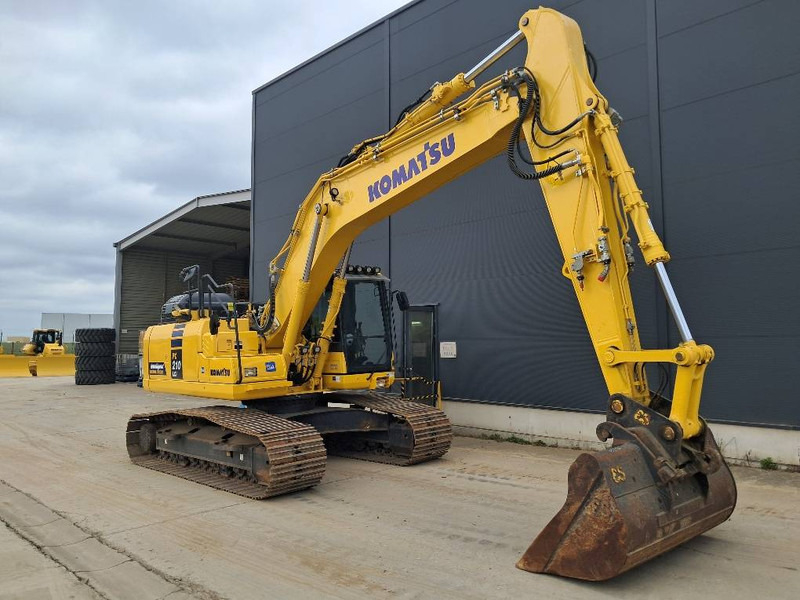 Komatsu PC210LCI-11 - حفار زاحف: صورة 1 Komatsu PC210LCI-11 - حفار زاحف: صورة 1