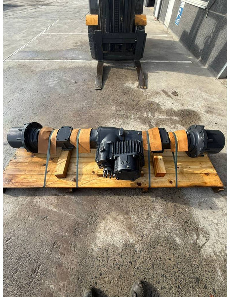 Komatsu PW140-7 REAR AXLE ASSEMBLY 20E-22-32000 - المحور و قطع الغيار - آلات الإنشاء: صورة 1 Komatsu PW140-7 REAR AXLE ASSEMBLY 20E-22-32000 - المحور و قطع الغيار - آلات الإنشاء: صورة 1