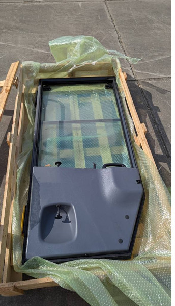 Komatsu WA100-5 DOOR ASSY 417-926-3106 - الكابينة والداخلية - آلات الإنشاء: صورة 1 Komatsu WA100-5 DOOR ASSY 417-926-3106 - الكابينة والداخلية - آلات الإنشاء: صورة 1