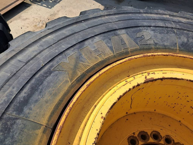 Komatsu WA380 4x RIM ASSY 423-30-62201 - الإطارات والجنوط - آلات الإنشاء: صورة 5 Komatsu WA380 4x RIM ASSY 423-30-62201 - الإطارات والجنوط - آلات الإنشاء: صورة 5