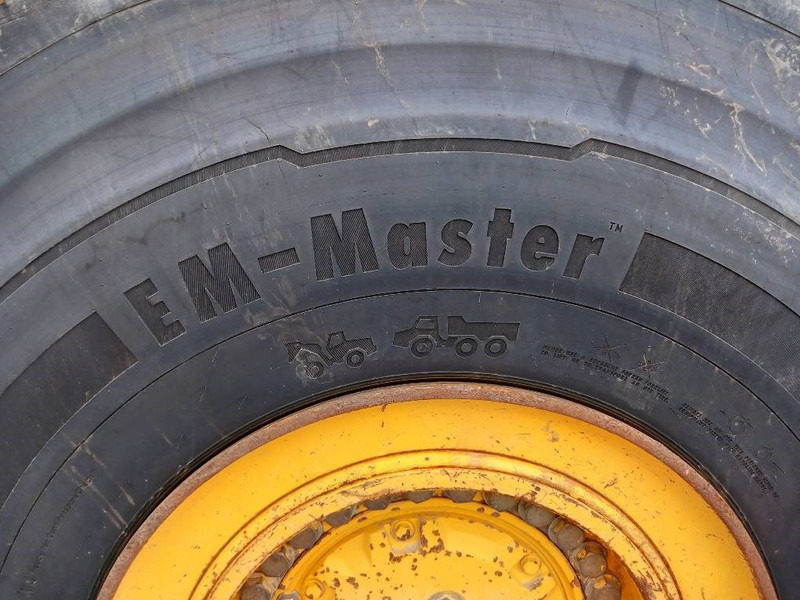 اللودر بعجل Komatsu WA500-7: صورة 9