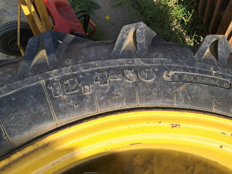 Record 12.4-36 - الإطارات والجنوط - آلات الإنشاء: صورة 4 Record 12.4-36 - الإطارات والجنوط - آلات الإنشاء: صورة 4