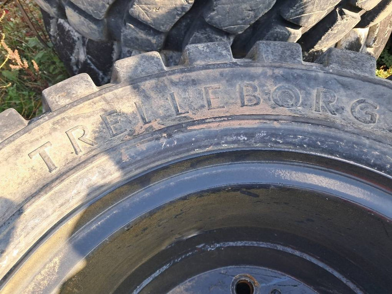 Trelleborg Excavator 10.00-20 SOLID (8 tyres) - الإطارات والجنوط - آلات الإنشاء: صورة 3 Trelleborg Excavator 10.00-20 SOLID (8 tyres) - الإطارات والجنوط - آلات الإنشاء: صورة 3