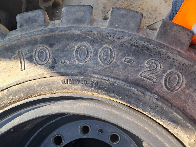 Trelleborg Excavator 10.00-20 SOLID (8 tyres) - الإطارات والجنوط - آلات الإنشاء: صورة 5 Trelleborg Excavator 10.00-20 SOLID (8 tyres) - الإطارات والجنوط - آلات الإنشاء: صورة 5