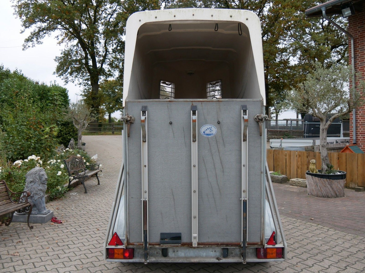 Blomert 1,5 Pferde mit Sattelkammer - مقطورة للماشية: صورة 2 Blomert 1,5 Pferde mit Sattelkammer - مقطورة للماشية: صورة 2