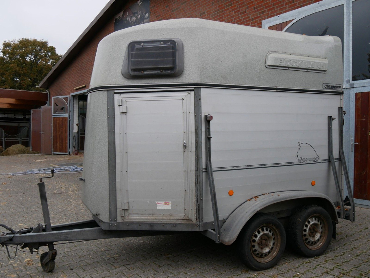 Böckmann Alu 2 Pferde mit Sattelkammer - مقطورة للماشية: صورة 2 Böckmann Alu 2 Pferde mit Sattelkammer - مقطورة للماشية: صورة 2