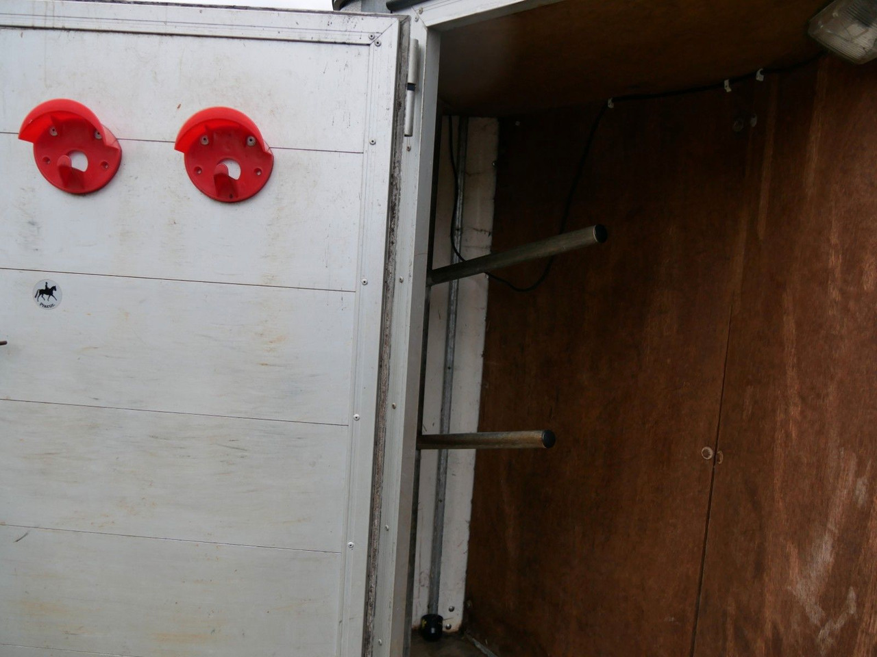 Böckmann Alu 2 Pferde mit Sattelkammer - مقطورة للماشية: صورة 3 Böckmann Alu 2 Pferde mit Sattelkammer - مقطورة للماشية: صورة 3