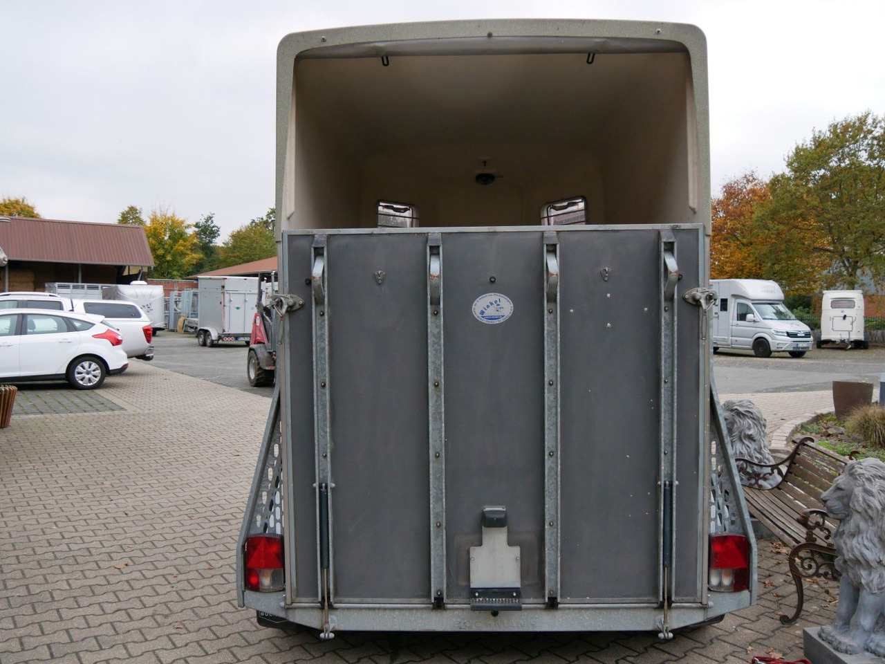 Böckmann Duo mit Sattelkammer - مقطورة للماشية: صورة 3 Böckmann Duo mit Sattelkammer - مقطورة للماشية: صورة 3