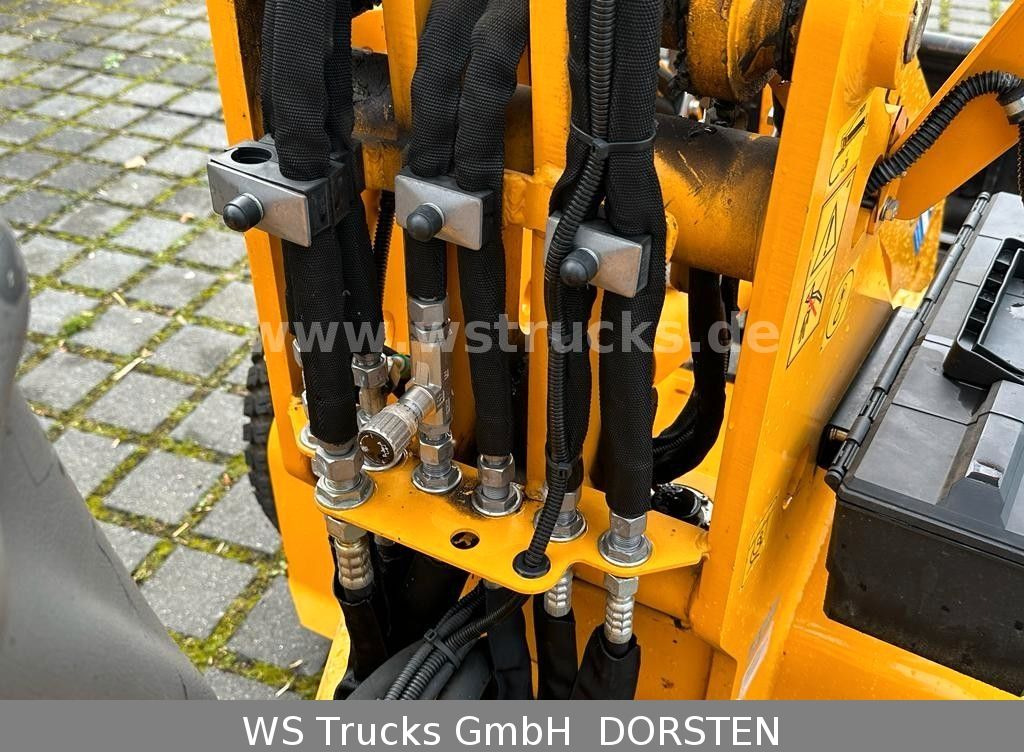 Schäffer 2428 SLT Fahrerschutzkabine , Gabel , Schaufel - اللودر بعجل: صورة 3 Schäffer 2428 SLT Fahrerschutzkabine , Gabel , Schaufel - اللودر بعجل: صورة 3