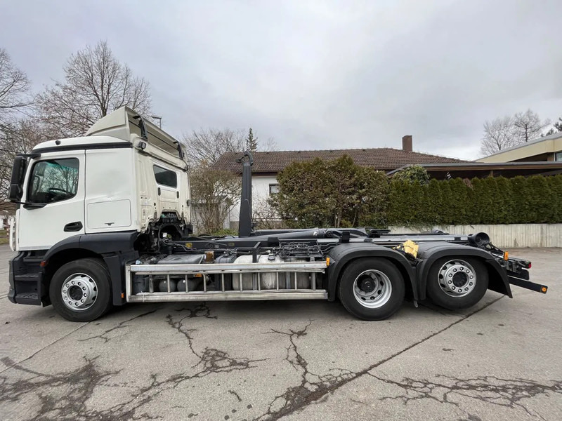 Mercedes-Benz Actros 2543 BL 6x2 MEILLER Abroller TÜV NEU! - شاحنة برافعة خطافية: صورة 2 Mercedes-Benz Actros 2543 BL 6x2 MEILLER Abroller TÜV NEU! - شاحنة برافعة خطافية: صورة 2
