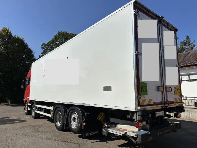 Volvo FH 16.550 XL 8x2 Tief Kühlkoffer ThermoKing LBW - شاحنة: صورة 3 Volvo FH 16.550 XL 8x2 Tief Kühlkoffer ThermoKing LBW - شاحنة: صورة 3