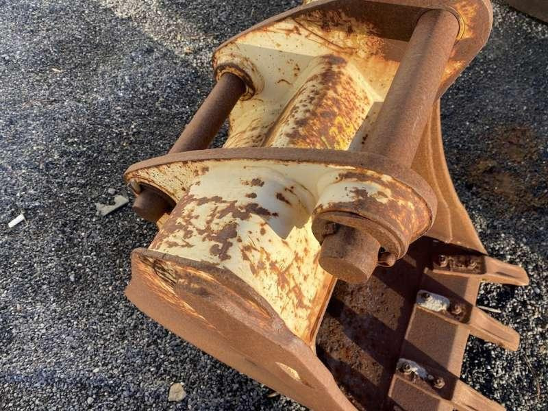 CATERPILLAR 570mm - type tractopelle - بكت حفار: صورة 5 CATERPILLAR 570mm - type tractopelle - بكت حفار: صورة 5