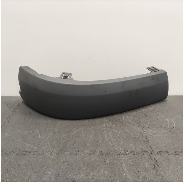 Volvo Volvo - 21316577 - Bumperhoek grijs FH4 / FM4 rechts - قطع الغيار - شاحنة: صورة 1 Volvo Volvo - 21316577 - Bumperhoek grijs FH4 / FM4 rechts - قطع الغيار - شاحنة: صورة 1