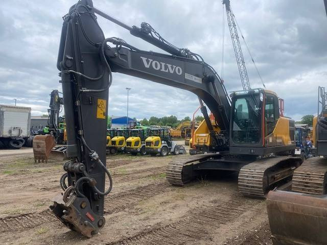Volvo EC 220 E L MIETE / RENTAL (12001052) - حفار زاحف: صورة 1 Volvo EC 220 E L MIETE / RENTAL (12001052) - حفار زاحف: صورة 1