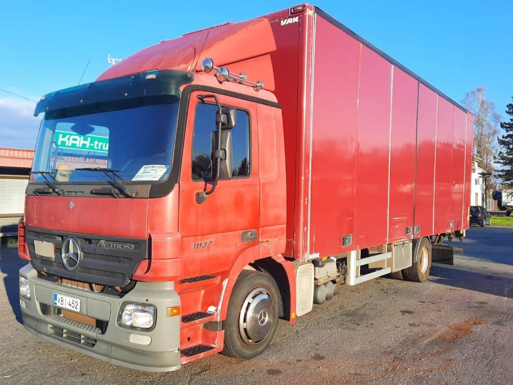 Mercedes-Benz Actros 1832 - شاحنة صندوقية: صورة 1 Mercedes-Benz Actros 1832 - شاحنة صندوقية: صورة 1