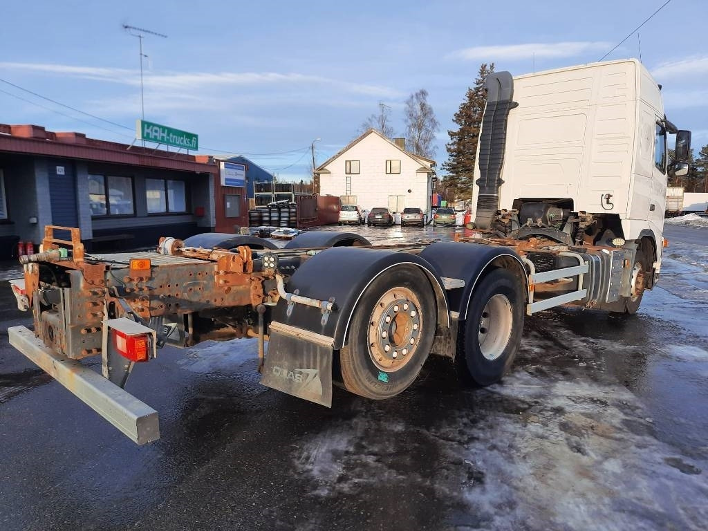 Volvo FH 13 440 - شاحنة بهيكل معدني للمقصورة: صورة 4 Volvo FH 13 440 - شاحنة بهيكل معدني للمقصورة: صورة 4