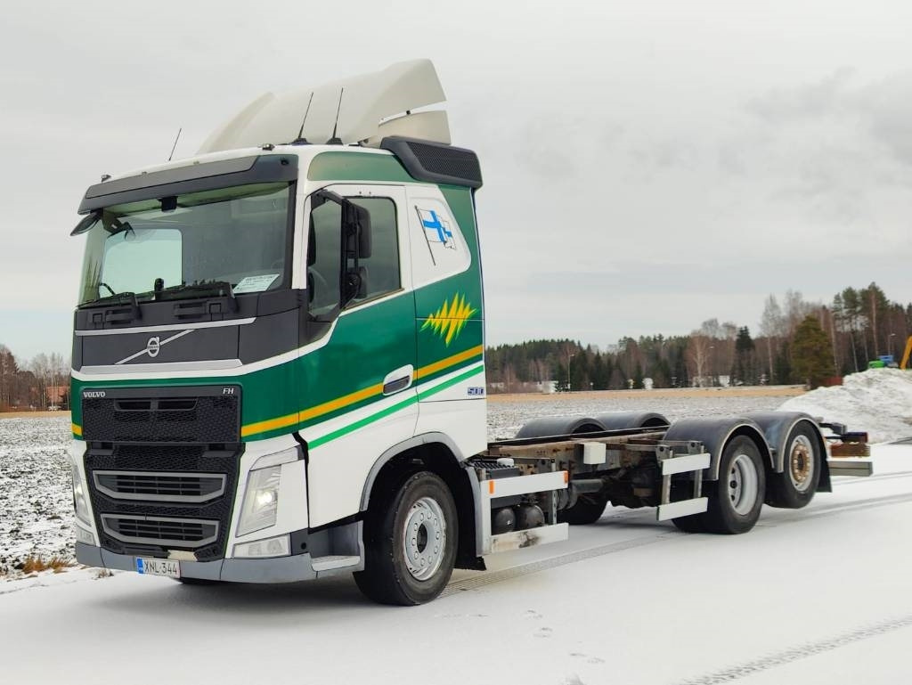 Volvo FH 13 - شاحنة بهيكل معدني للمقصورة: صورة 1 Volvo FH 13 - شاحنة بهيكل معدني للمقصورة: صورة 1