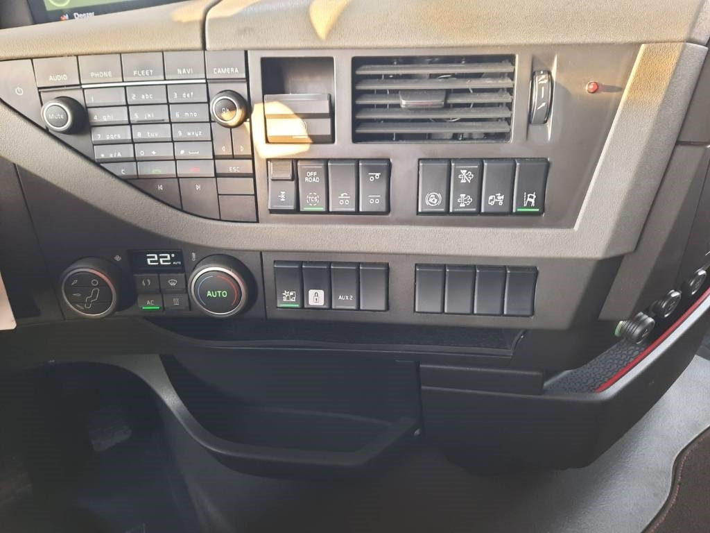 شاحنة بهيكل معدني للمقصورة Volvo FH 13: صورة 11
