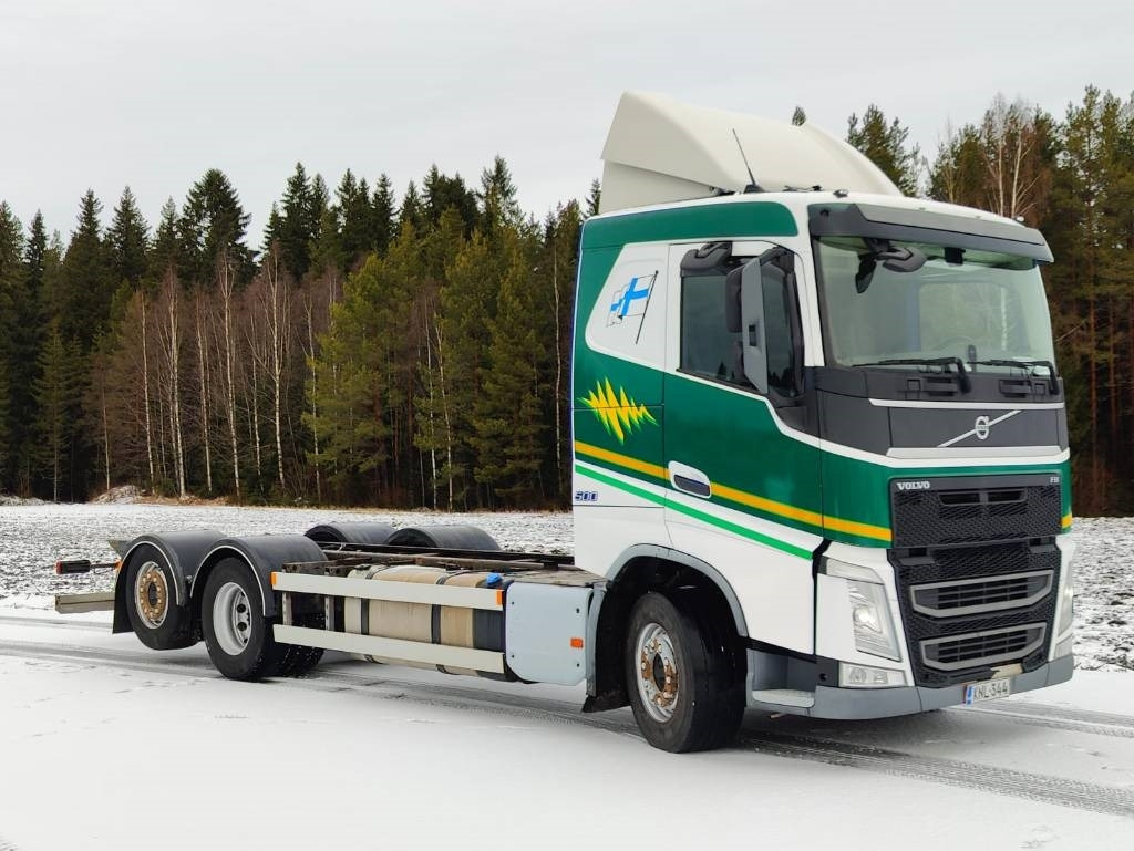 Volvo FH 13 - شاحنة بهيكل معدني للمقصورة: صورة 2 Volvo FH 13 - شاحنة بهيكل معدني للمقصورة: صورة 2