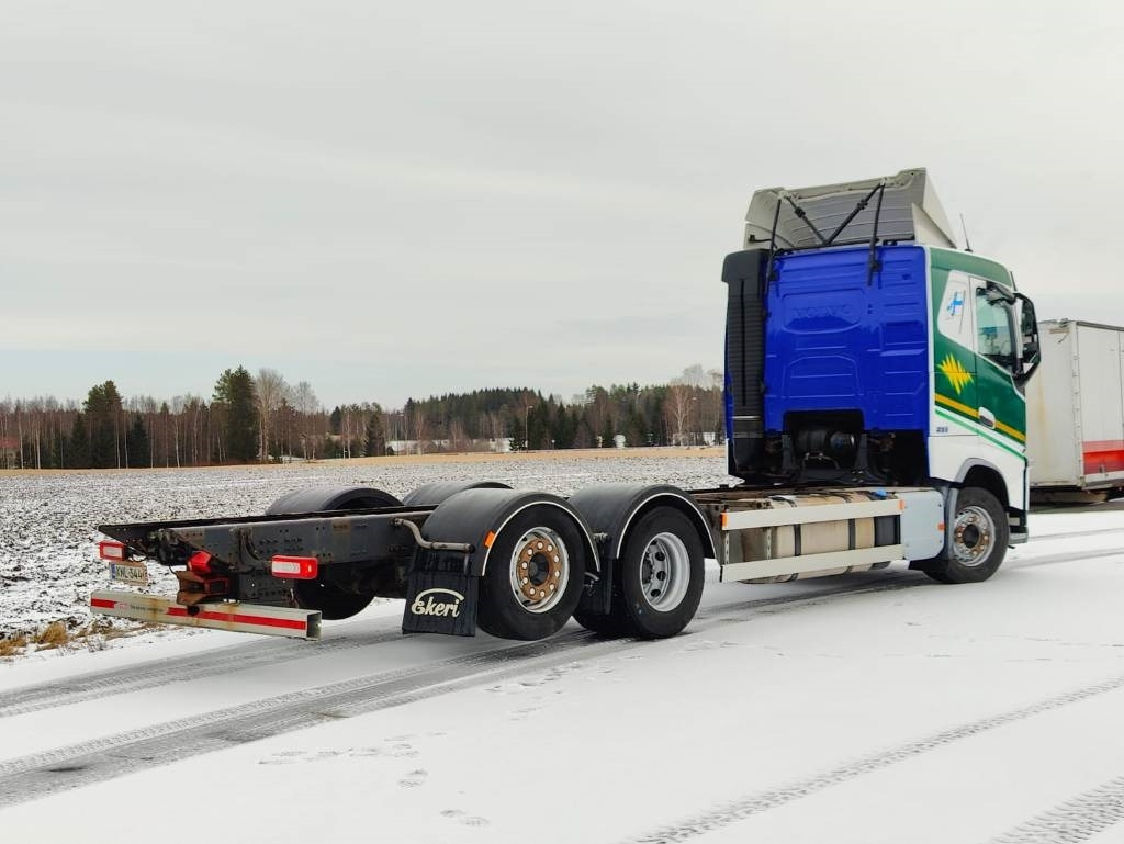 Volvo FH 13 - شاحنة بهيكل معدني للمقصورة: صورة 4 Volvo FH 13 - شاحنة بهيكل معدني للمقصورة: صورة 4